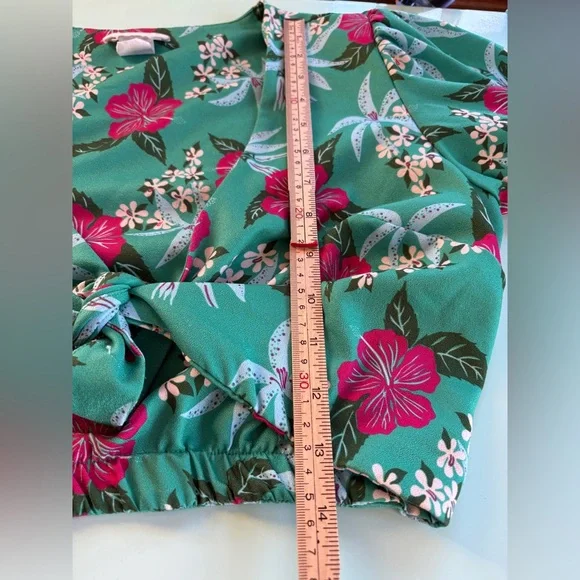 Pinup Couture Cropped Tropical Tiki Hawaiian Floral Tie-Front Top Medium - Picture 5 of 7